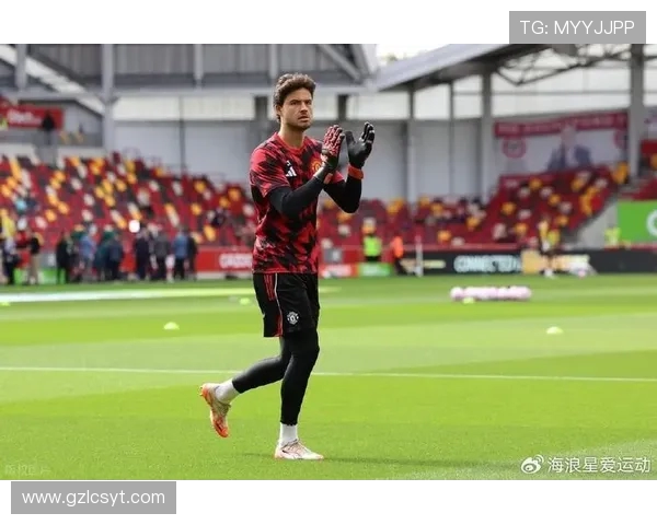 大马丁自荐加盟曼联！4000 万镑转会费曝光，阿根廷门神铁心投红魔(2)